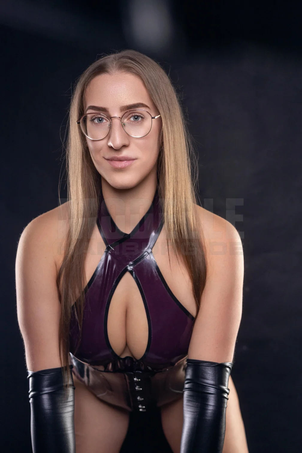 Kim Throne, 25, deutsch, Domina in Hamburg-Dulsberg