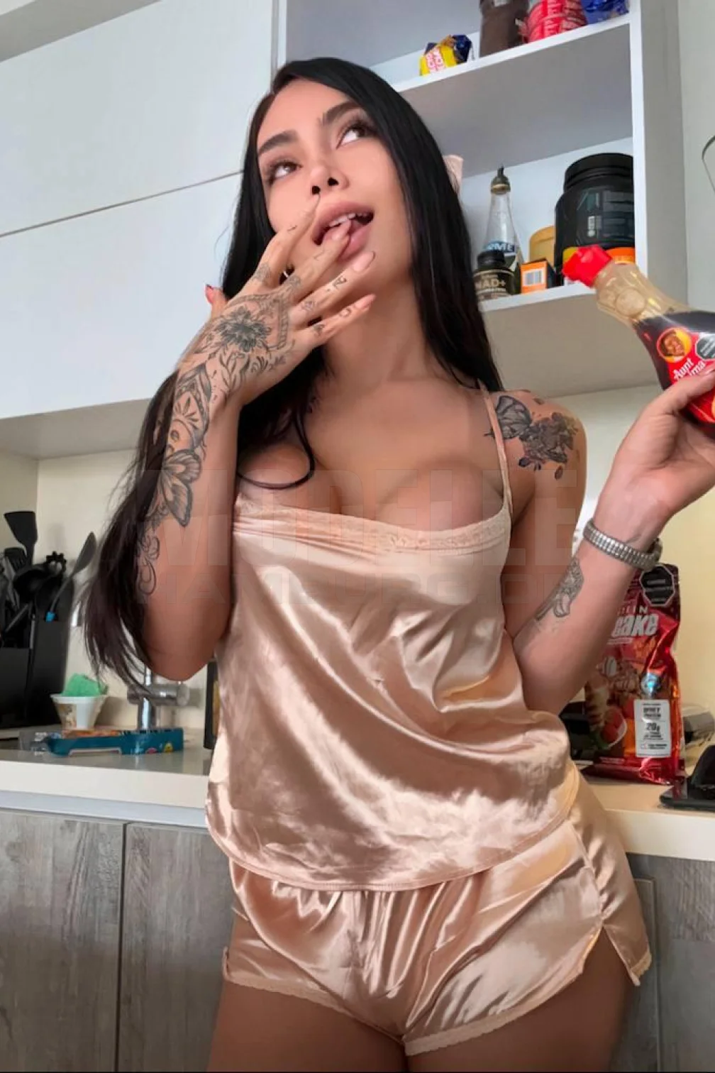 Catalina, 24, 170cm, 68kg, 75 C