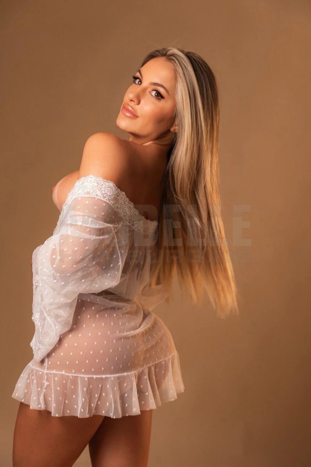 Alice, 24, 155cm, 52kg, 75 C
