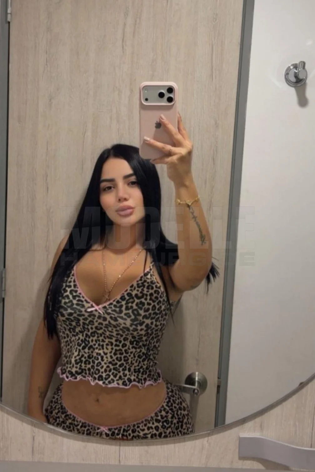Sara, 25, spanisch, Nutte in Hamburg
