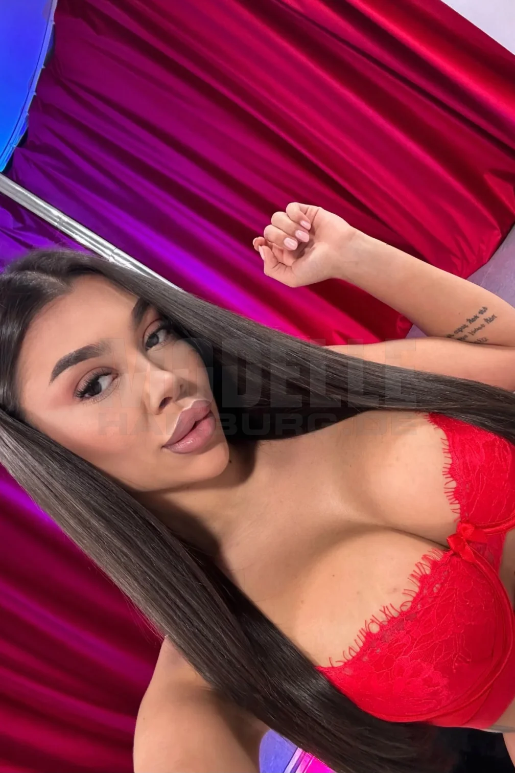 Elisa, 23, osteuropäisch, Callgirl in Hamburg