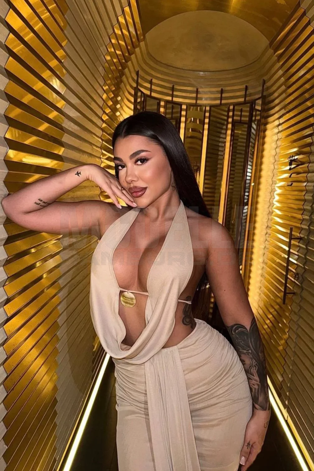 Elisa, 23, osteuropäisch, Callgirl in Hamburg