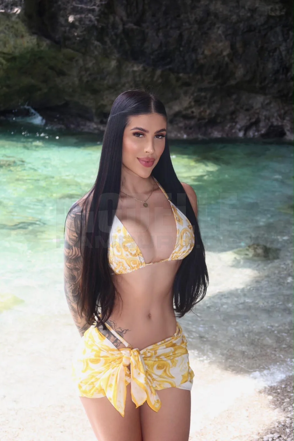 Mia, 23, brasilianisch, Hostess in Hamburg-Winterhude
